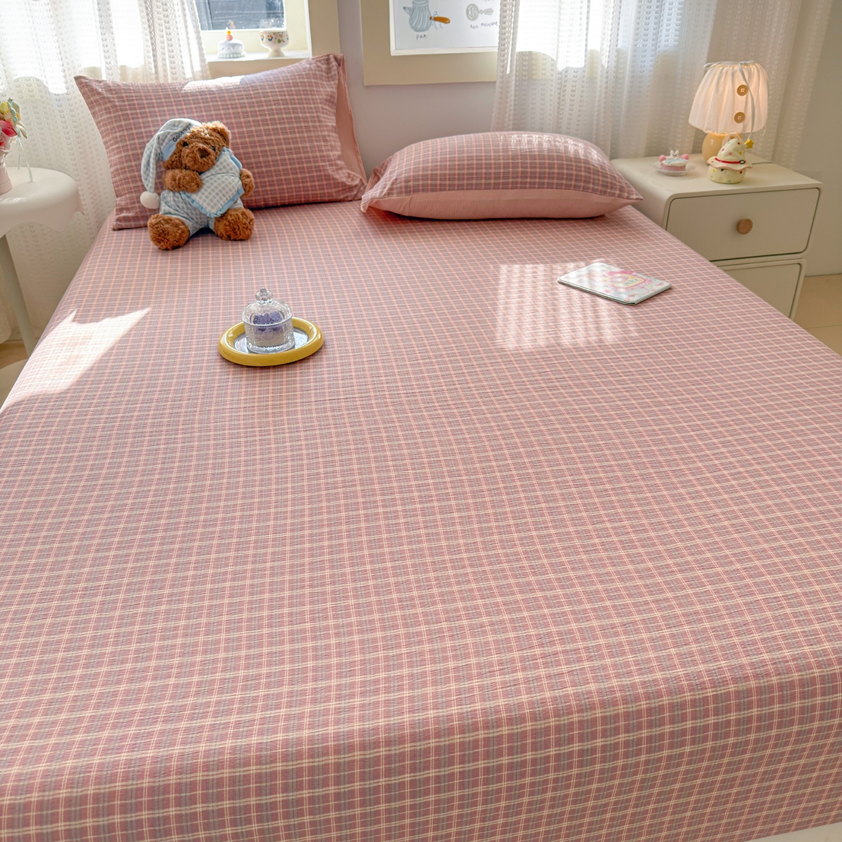 91家纺网 家纺一手货源 找家纺 丽美人家纺 2026新款A类柔软双层皱皱纱印花单床笠床笠单件 英伦红格