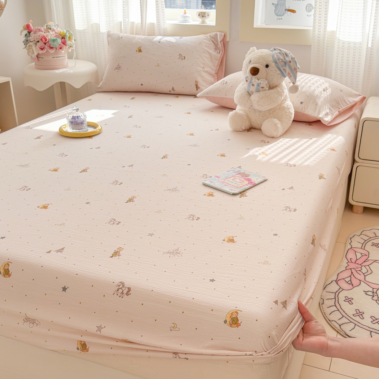 91家纺网 家纺一手货源 找家纺 丽美人家纺 2026新款A类柔软双层皱皱纱印花单床笠床笠单件 月境骑踪