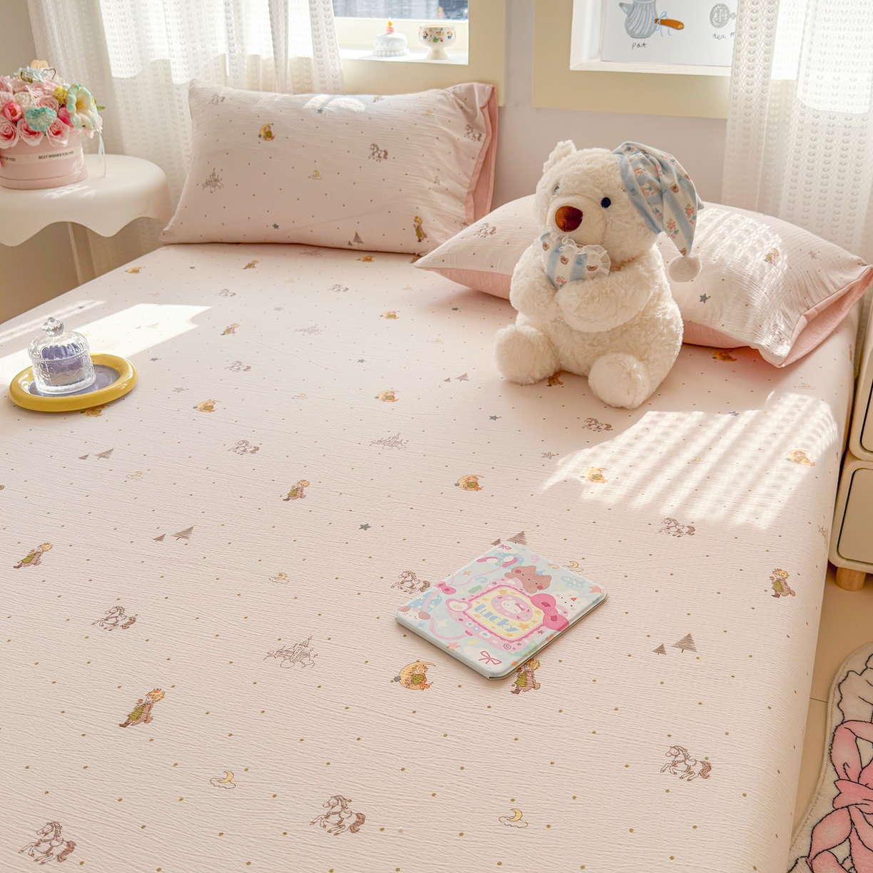 91家纺网 家纺一手货源 找家纺 丽美人家纺 2026新款A类柔软双层皱皱纱印花单床笠床笠单件 月境骑踪