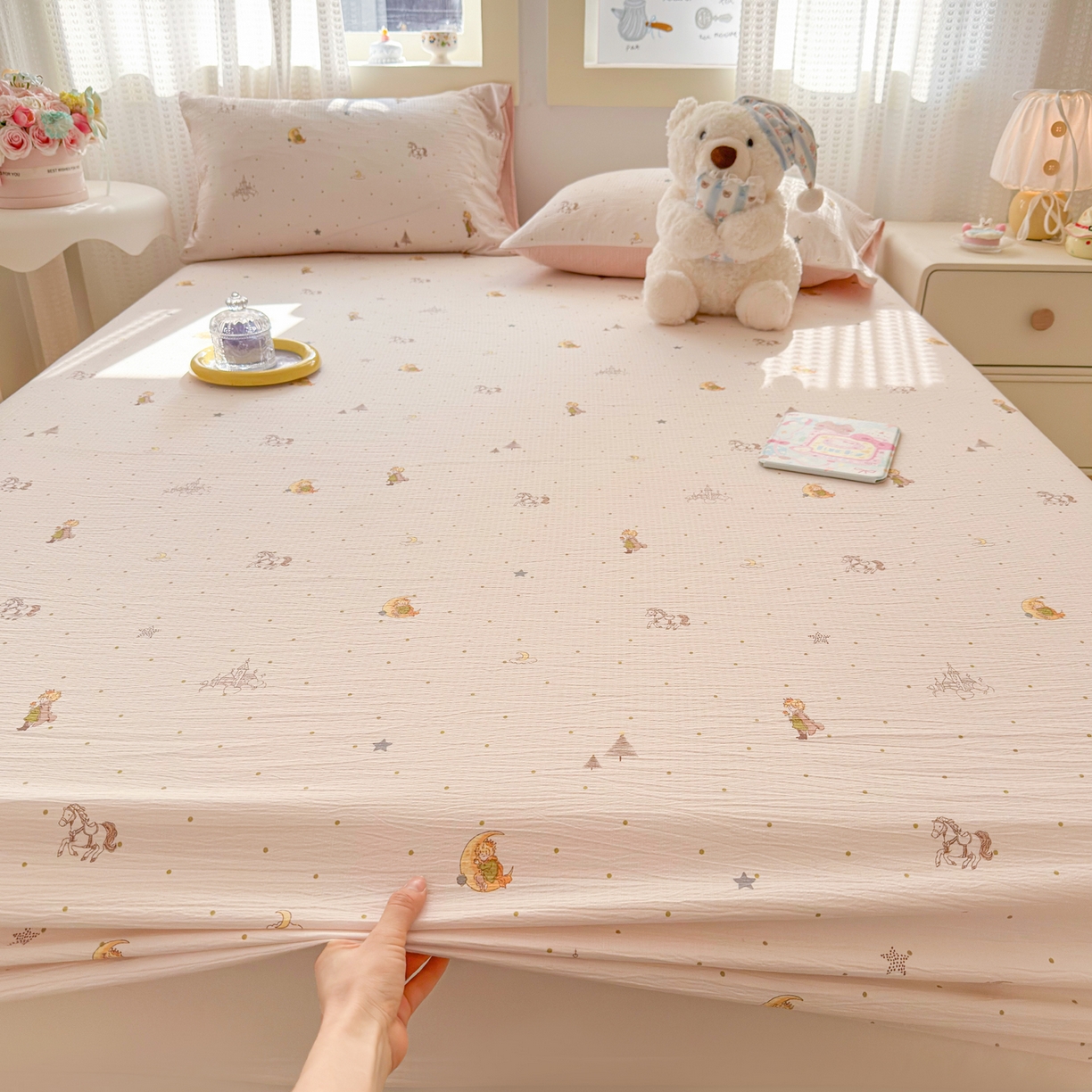 91家纺网 家纺一手货源 找家纺 丽美人家纺 2026新款A类柔软双层皱皱纱印花单床笠床笠单件 月境骑踪