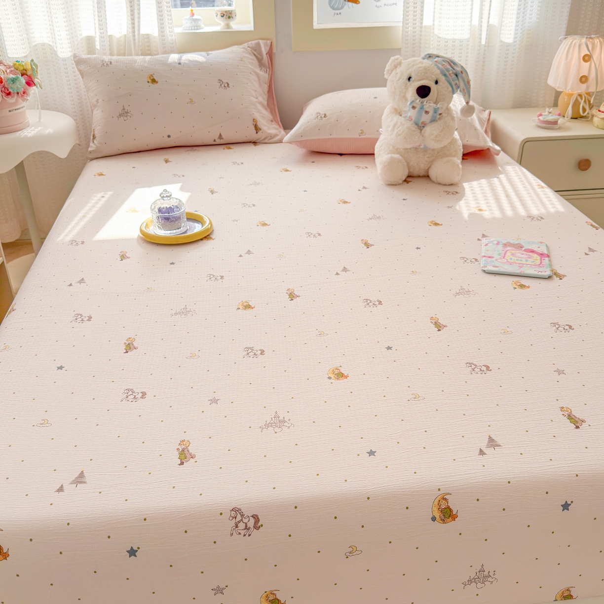 91家纺网 家纺一手货源 找家纺 丽美人家纺 2026新款A类柔软双层皱皱纱印花单床笠床笠单件 月境骑踪