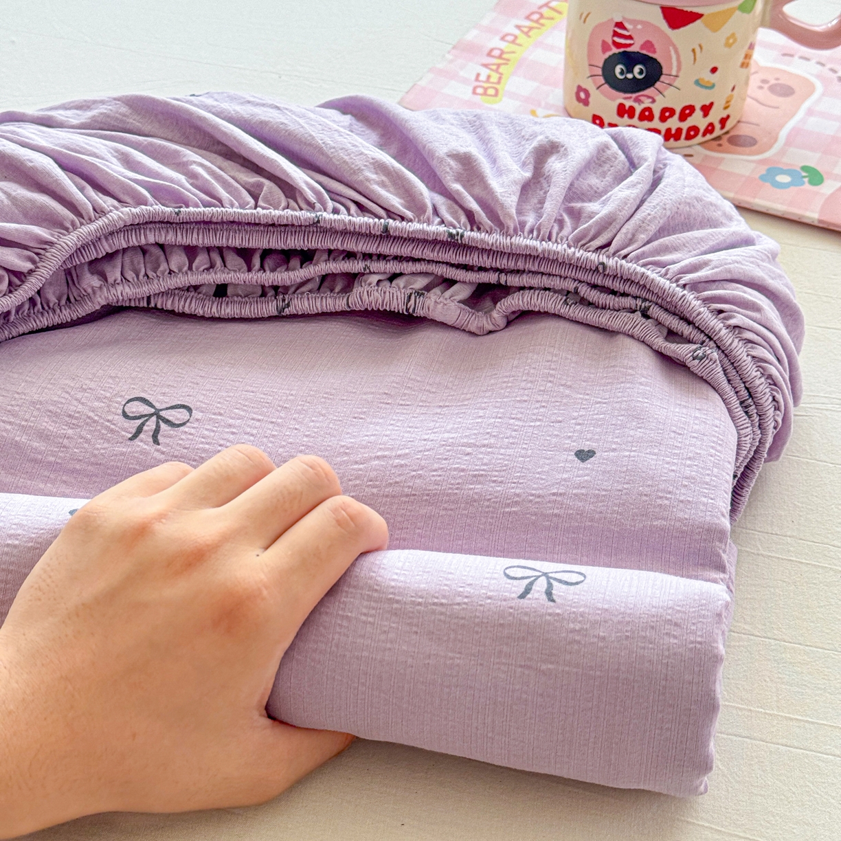 91家纺网 家纺一手货源 找家纺 丽美人家纺 2026新款A类柔软双层皱皱纱印花单床笠床笠单件 紫色蝴蝶结