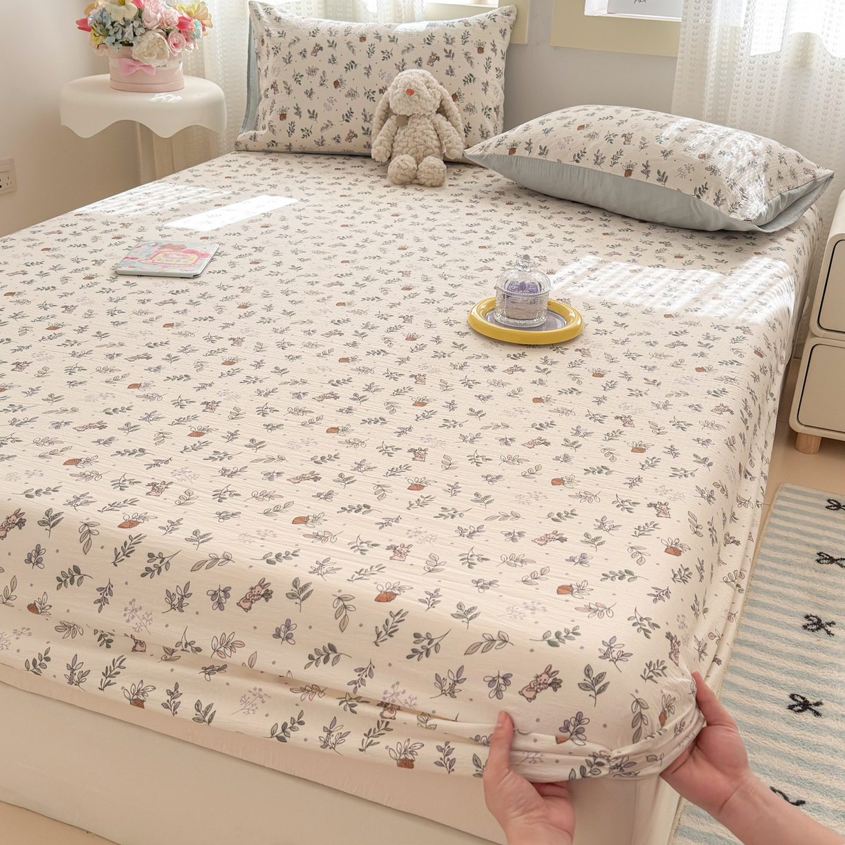 91家纺网 家纺一手货源 找家纺 丽美人家纺 2026新款A类柔软双层皱皱纱印花单床笠床笠单件 紫雾叶兔