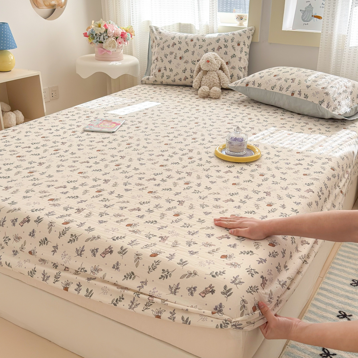 91家纺网 家纺一手货源 找家纺 丽美人家纺 2026新款A类柔软双层皱皱纱印花单床笠床笠单件 紫雾叶兔