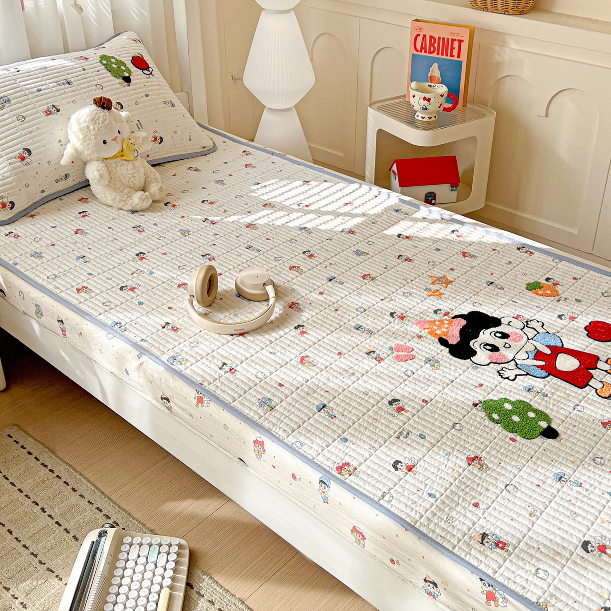 91家纺网 家纺一手货源 找家纺 富米莱单品馆 2026新款仿棉小清新夹棉毛巾绣四季通用学生薄款床垫床褥三件套一跑量款 小新日记