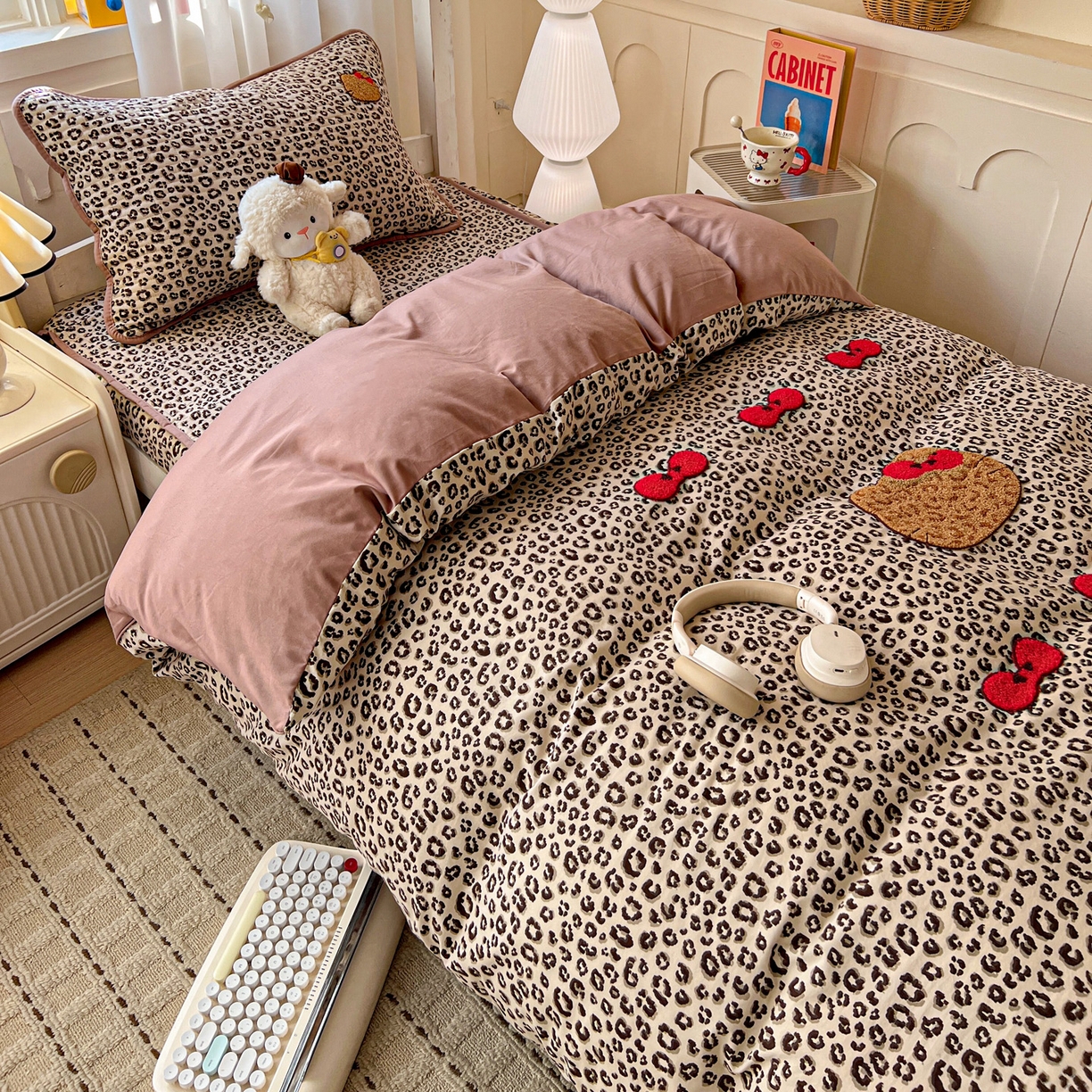 富米莱单品馆 2026新款仿棉小清新夹棉毛巾绣四季通用学生薄款床垫床褥三件套一跑量款 豹纹蝴蝶结