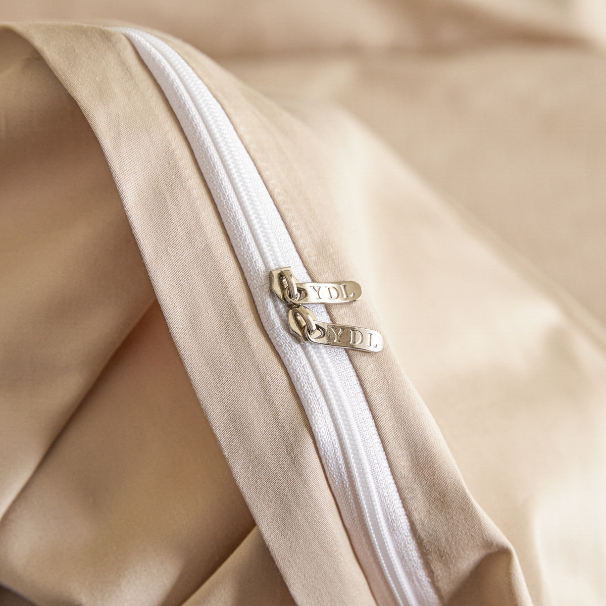 91家纺网 家纺一手货源 找家纺 （总）【控价】新方向 2026新款 男士提花50s双股全棉贡缎长绒棉四件套-云纹