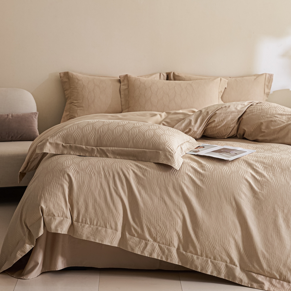 91家纺网 家纺一手货源 找家纺 新方向 2026新款提花50s双股全棉贡缎长绒棉四件套-云纹 严格控价 标准328元 加大348元 云纹-香槟