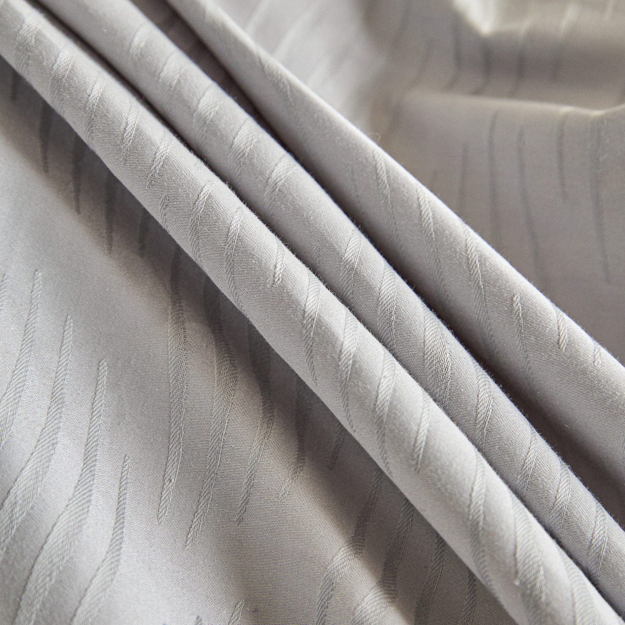 91家纺网 家纺一手货源 找家纺 新方向 2026新款提花50s双股全棉贡缎长绒棉四件套-云纹 严格控价 标准328元 加大348元 云纹-爵士灰