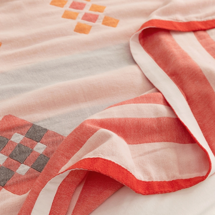 91家纺网 家纺一手货源 找家纺 朴尔家纺-毛巾被 2026新款波西米亚风全棉四层纱布毛巾被-朴尔经典款常年备货 爱丁堡-红