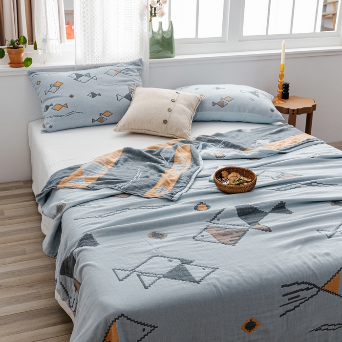 91家纺网 家纺一手货源 找家纺 朴尔家纺-毛巾被 2026新款波西米亚风全棉四层纱布毛巾被-朴尔经典款常年备货 鱼图腾-兰