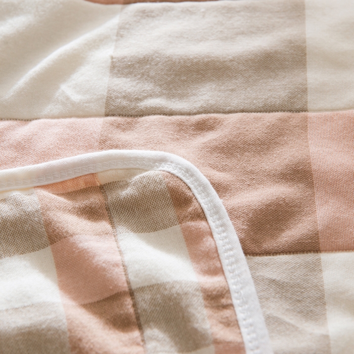 91家纺网 家纺一手货源 找家纺 朴尔家纺-毛巾被 2026新款经典六层纱布全棉毛巾被系列-朴尔经典款常年备货 日式大格-粉