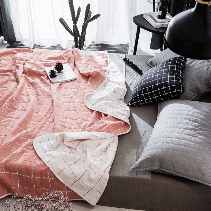 91家纺网 家纺一手货源 找家纺 朴尔家纺-毛巾被 2026新款经典六层纱布全棉毛巾被系列-朴尔经典款常年备货 时尚虚线-粉色