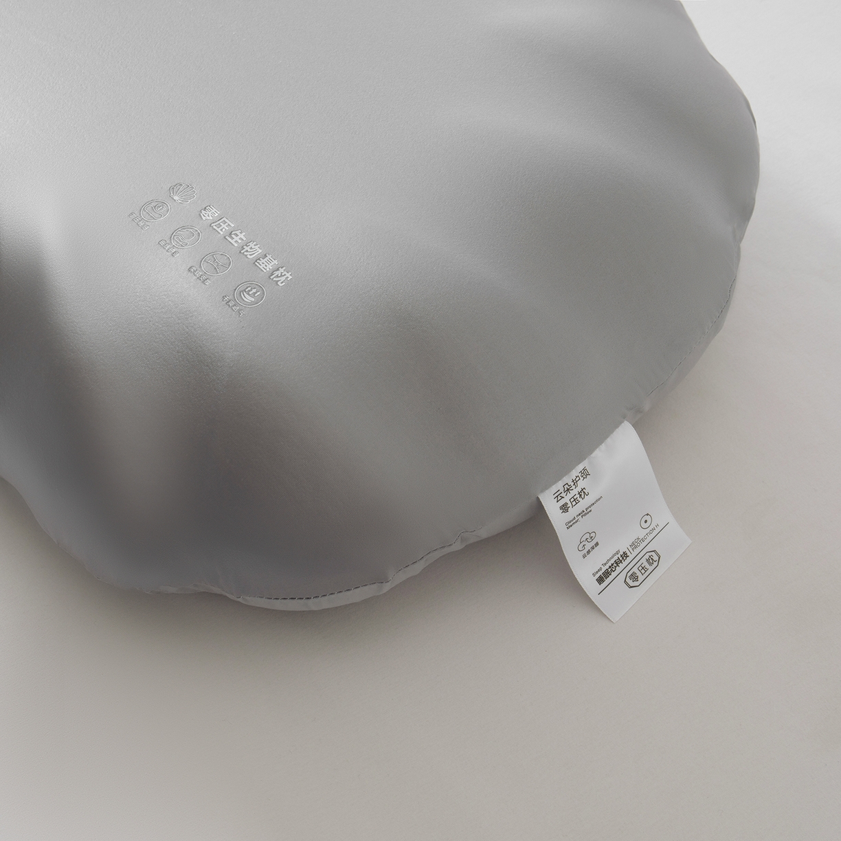 91家纺网 家纺一手货源 找家纺 佑金甜 2026新款云朵护颈零压枕枕头枕芯  云朵护颈枕-灰色