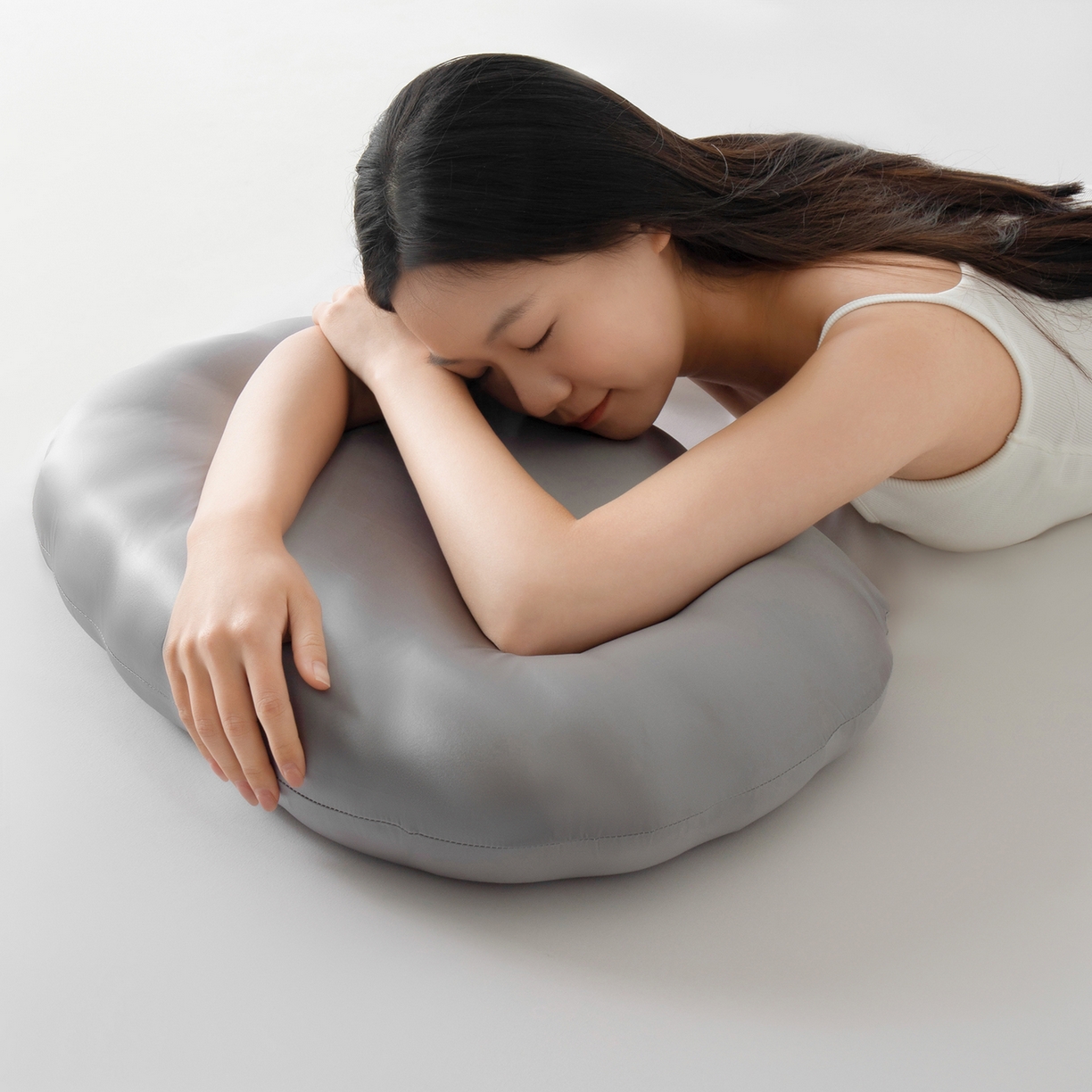 91家纺网 家纺一手货源 找家纺 佑金甜 2026新款云朵护颈零压枕枕头枕芯  云朵护颈枕-灰色