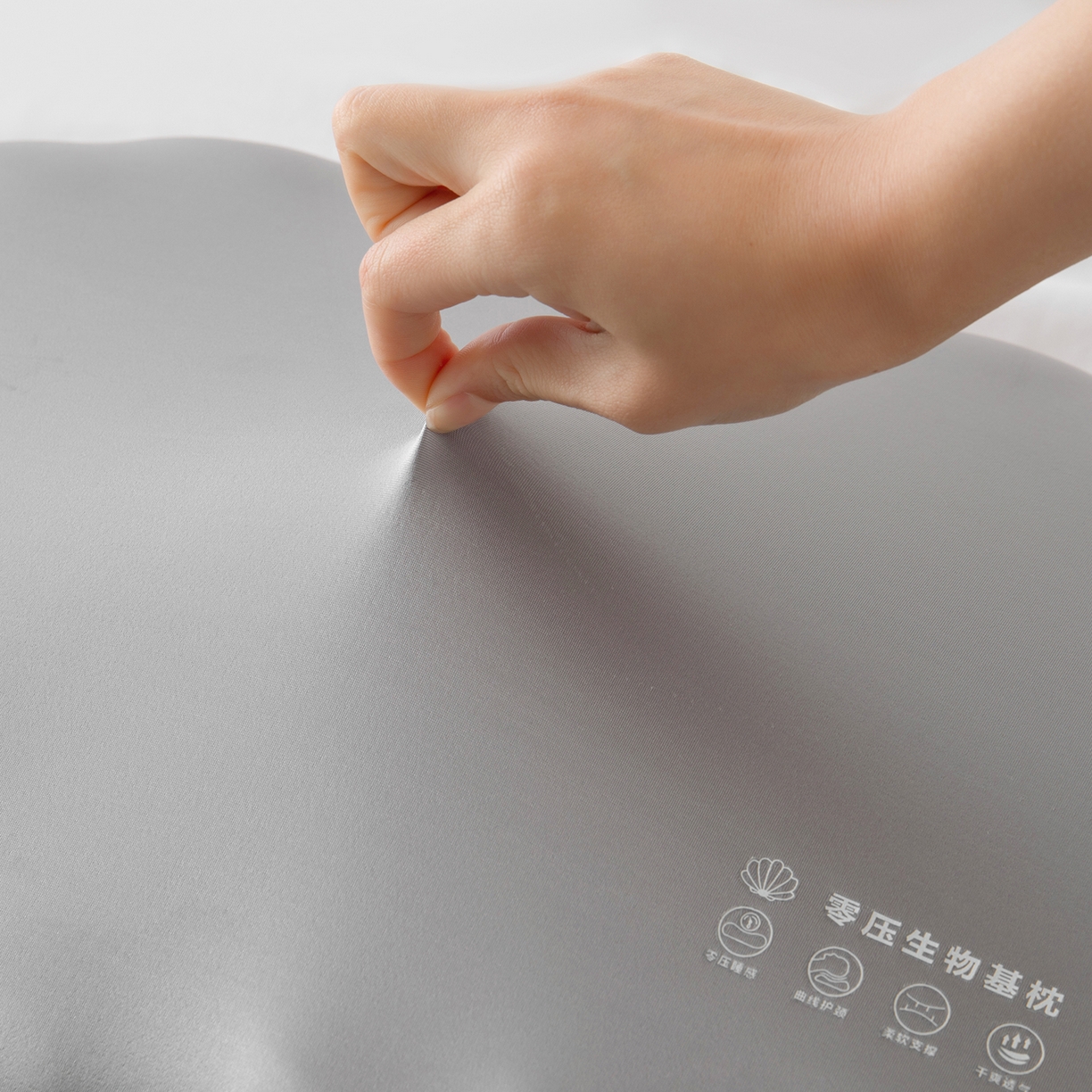 91家纺网 家纺一手货源 找家纺 佑金甜 2026新款云朵护颈零压枕枕头枕芯  云朵护颈枕-灰色