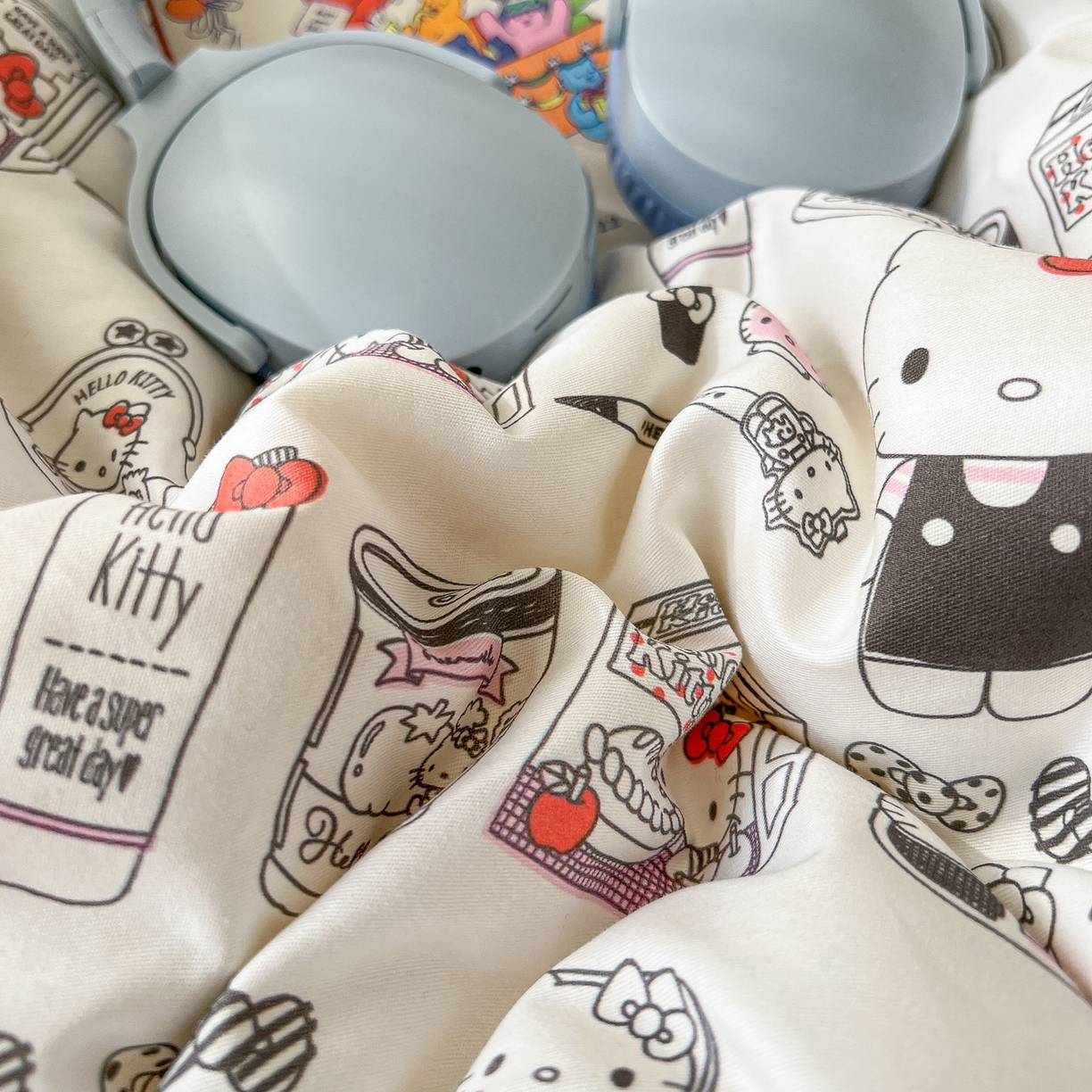 91家纺网 家纺一手货源 找家纺 耀悦家纺 2026新款纯棉四件套正版授权三丽鸥卡通第一弹 Hello Kitty都市