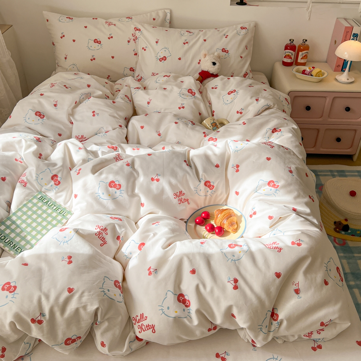 91家纺网 家纺一手货源 找家纺 耀悦家纺 2026新款纯棉四件套正版授权三丽鸥卡通第一弹 Hello Kitty樱桃