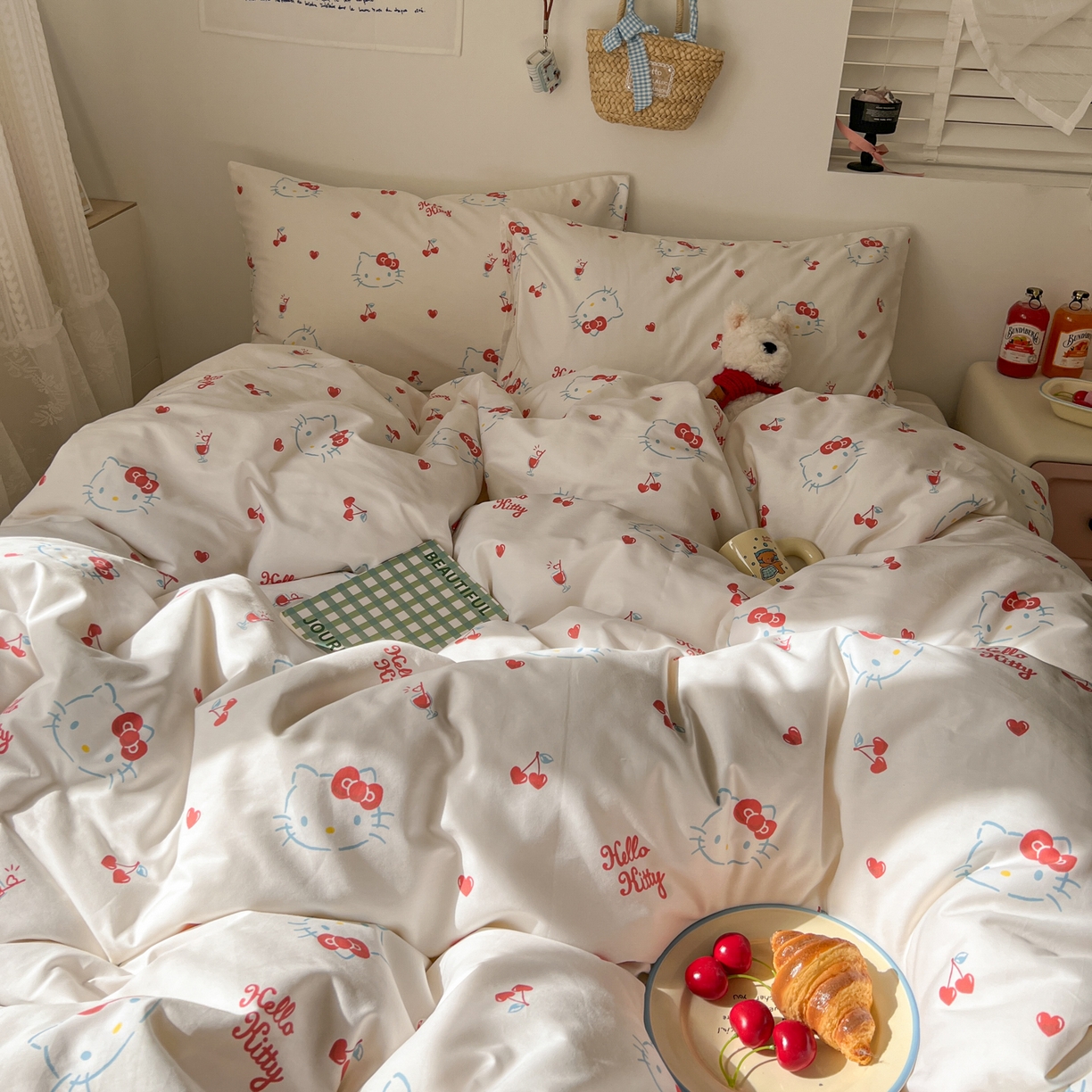 91家纺网 家纺一手货源 找家纺 耀悦家纺 2026新款纯棉四件套正版授权三丽鸥卡通第一弹 Hello Kitty樱桃