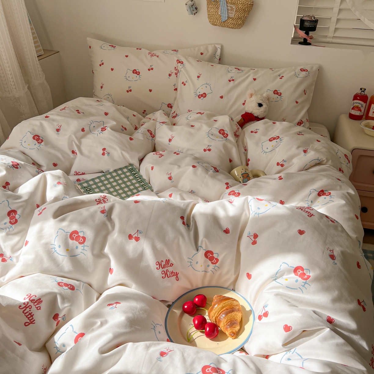 91家纺网 家纺一手货源 找家纺 耀悦家纺 2026新款纯棉四件套正版授权三丽鸥卡通第一弹 Hello Kitty樱桃