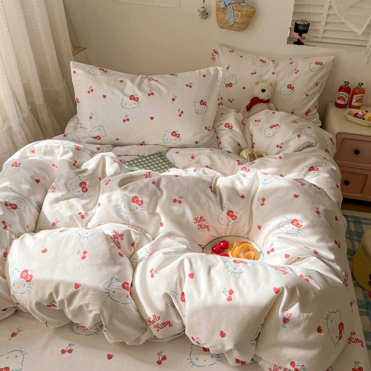 91家纺网 家纺一手货源 找家纺 耀悦家纺 2026新款纯棉四件套正版授权三丽鸥卡通第一弹 Hello Kitty樱桃