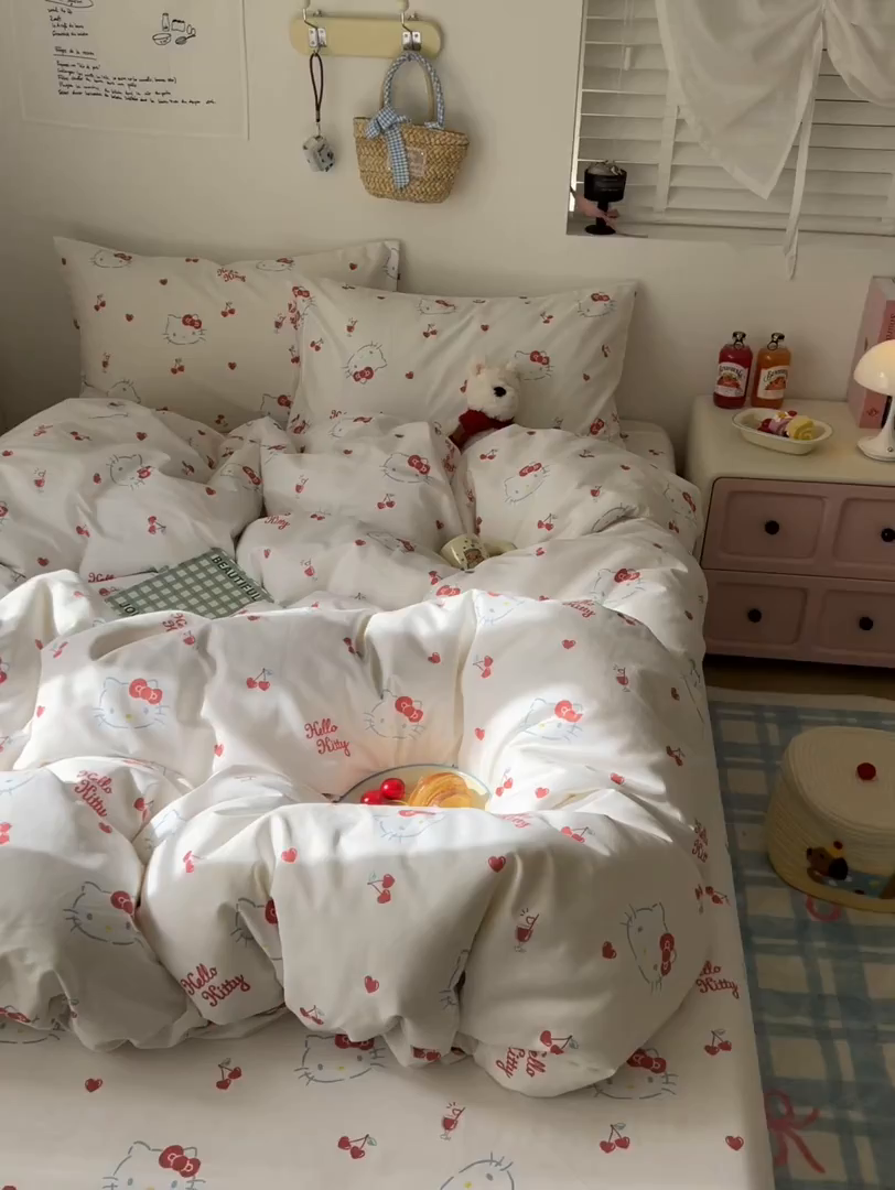 91家纺网 家纺一手货源 找家纺 耀悦家纺 2026新款纯棉四件套正版授权三丽鸥卡通第一弹 Hello Kitty樱桃
