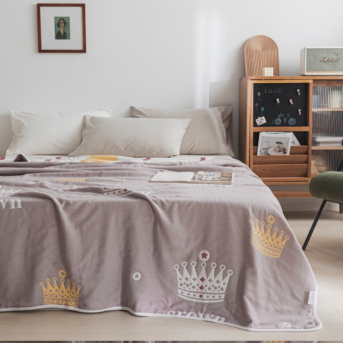 91家纺网 家纺一手货源 找家纺 朴尔家纺-毛巾被 2026新款抽象风格六层纱布毛巾被系列-朴尔经典款常年备货 尊贵皇冠-咖