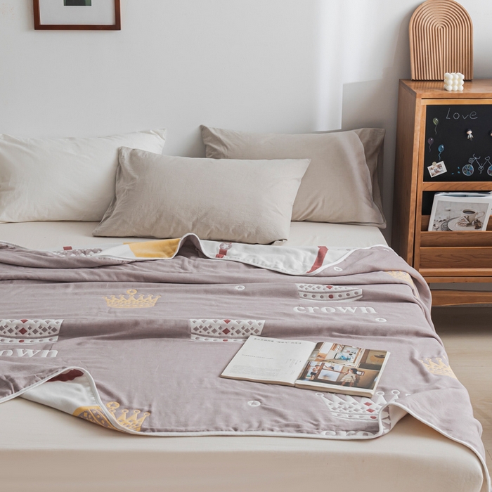 91家纺网 家纺一手货源 找家纺 朴尔家纺-毛巾被 2026新款抽象风格六层纱布毛巾被系列-朴尔经典款常年备货 尊贵皇冠-咖