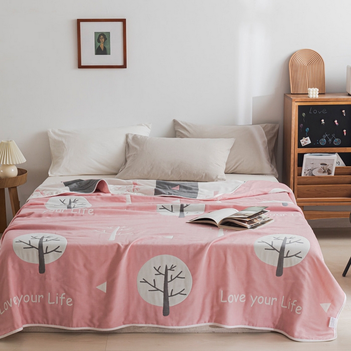 91家纺网 家纺一手货源 找家纺 朴尔家纺-毛巾被 2026新款抽象风格六层纱布毛巾被系列-朴尔经典款常年备货 幸福小树-粉