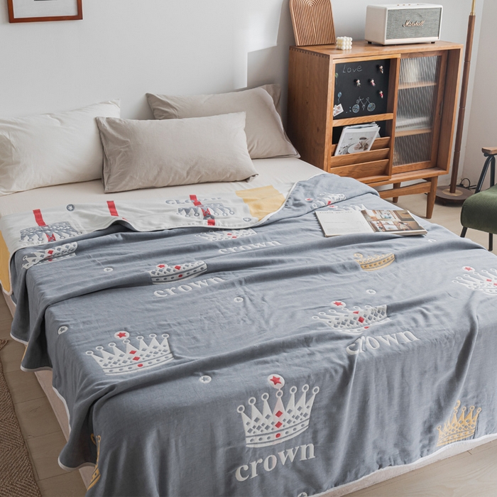 91家纺网 家纺一手货源 找家纺 朴尔家纺-毛巾被 2026新款抽象风格六层纱布毛巾被系列-朴尔经典款常年备货 尊贵皇冠-灰