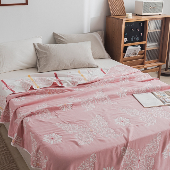 91家纺网 家纺一手货源 找家纺 朴尔家纺-毛巾被 2026新款抽象风格六层纱布毛巾被系列-朴尔经典款常年备货 蝴蝶泉边-粉