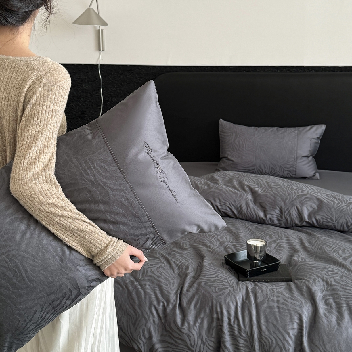 91家纺网 家纺一手货源 找家纺 （总）鹿班家居 2026春季新品色织棉麻精密刺绣系列四件套-秋桉花信（标准会员-20元）