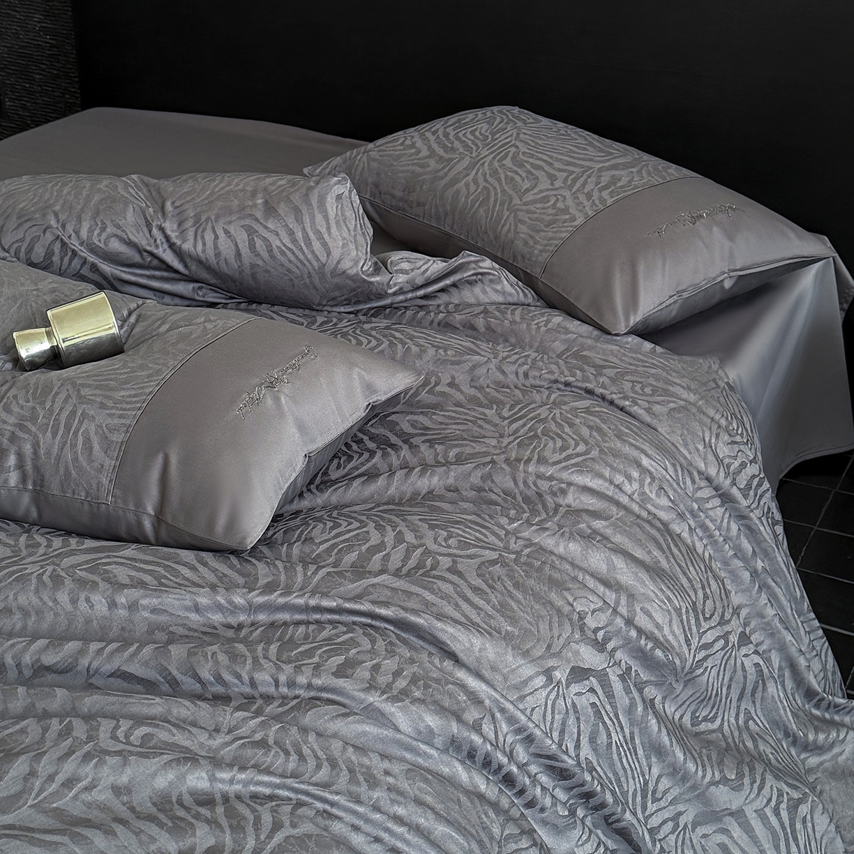 91家纺网 家纺一手货源 找家纺 （总）鹿班家居 2026春季新品100S长绒棉精美提花刺绣系列四件套-梦马（标准会员-20元)