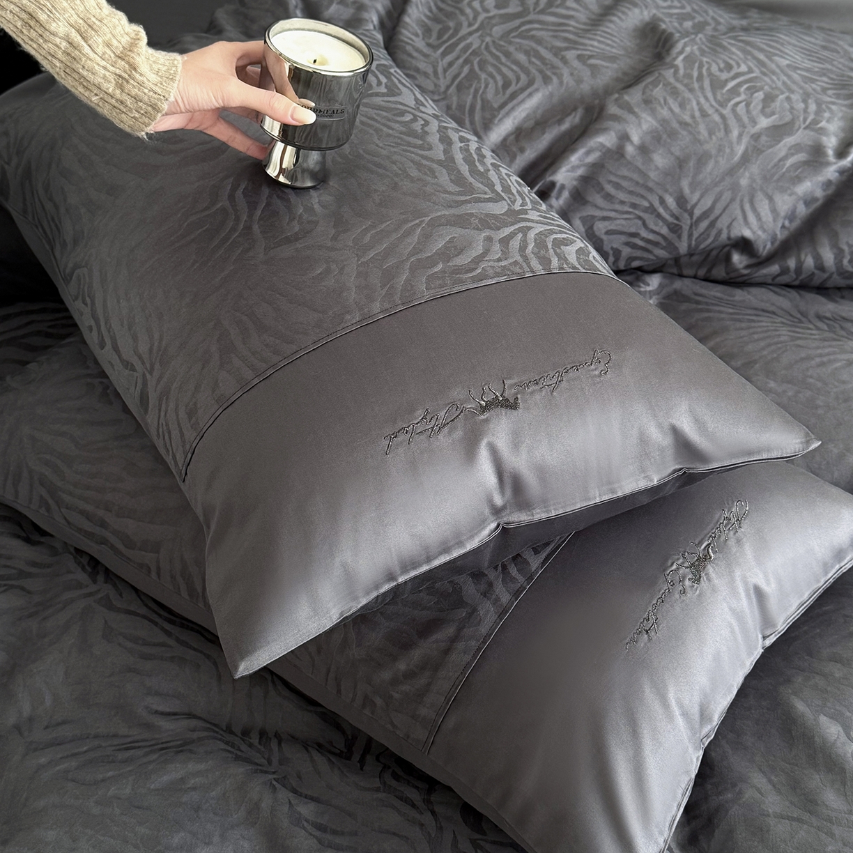 91家纺网 家纺一手货源 找家纺 （总）鹿班家居 2026春季新品100S长绒棉精美提花刺绣系列四件套-梦马（标准会员-20元)