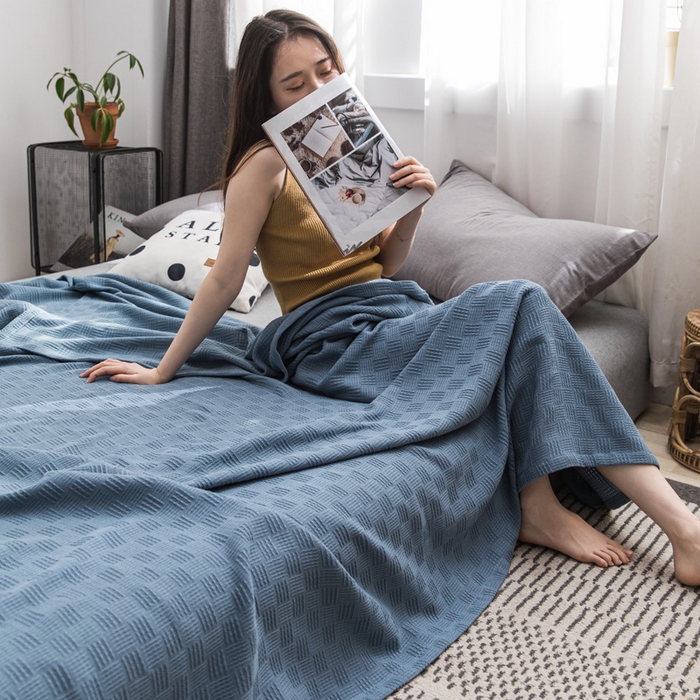 91家纺网 家纺一手货源 找家纺 朴尔家纺-毛巾被 2026新款加厚纯色线毯纱布毛巾被-朴尔经典款常年备货 素色纯棉肌理线毯-深蓝