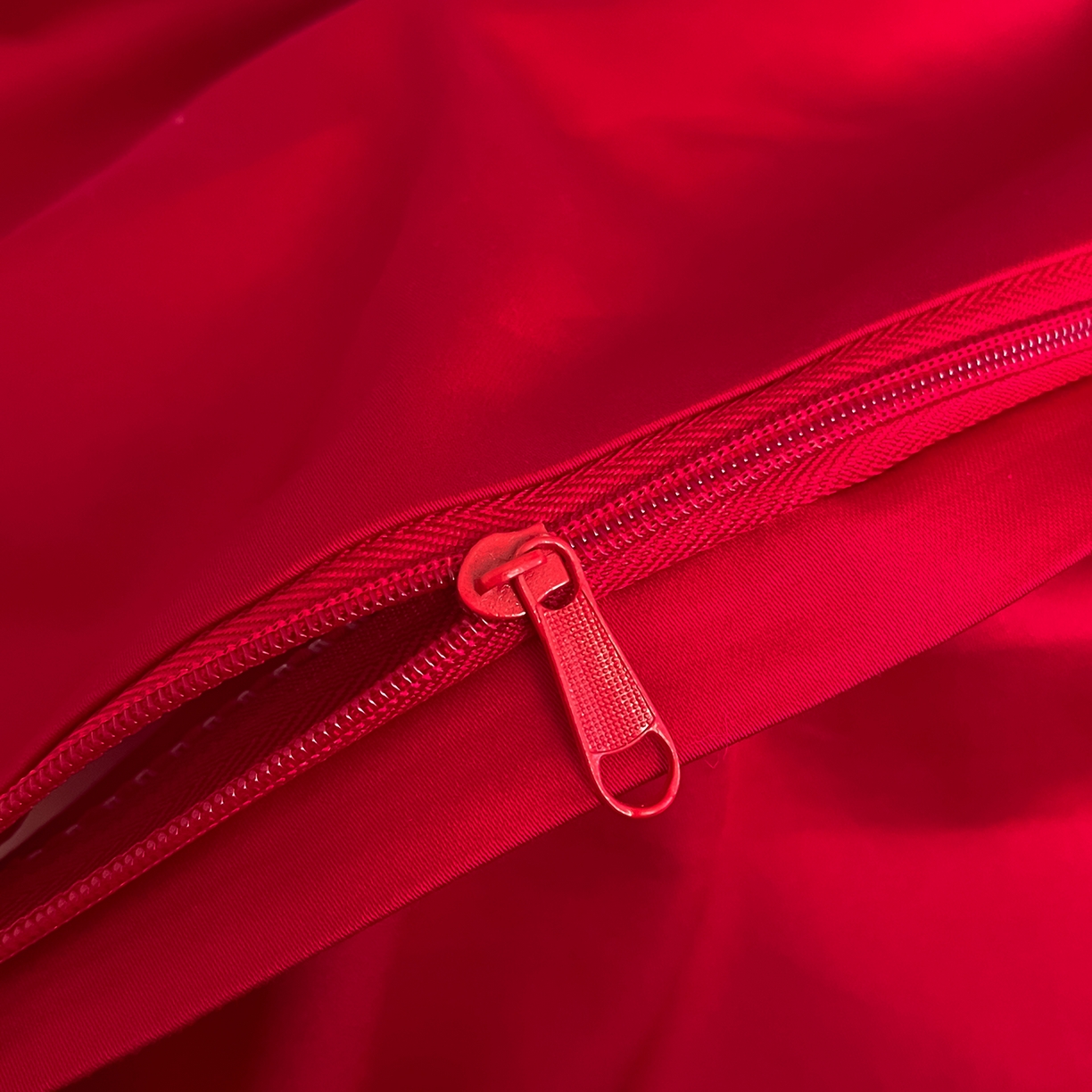 91家纺网 家纺一手货源 找家纺 置顶家纺 2026新款爱意亲肤提花刺绣婚庆系列四件套 点爱-大红