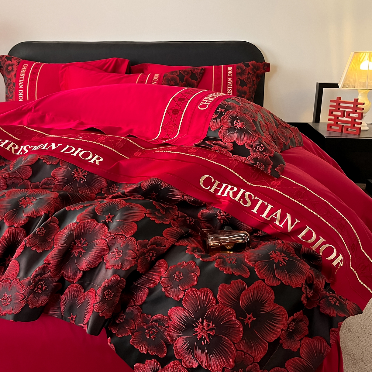 91家纺网 家纺一手货源 找家纺 置顶家纺 2026新款爱意亲肤提花刺绣婚庆系列四件套 点爱-大红