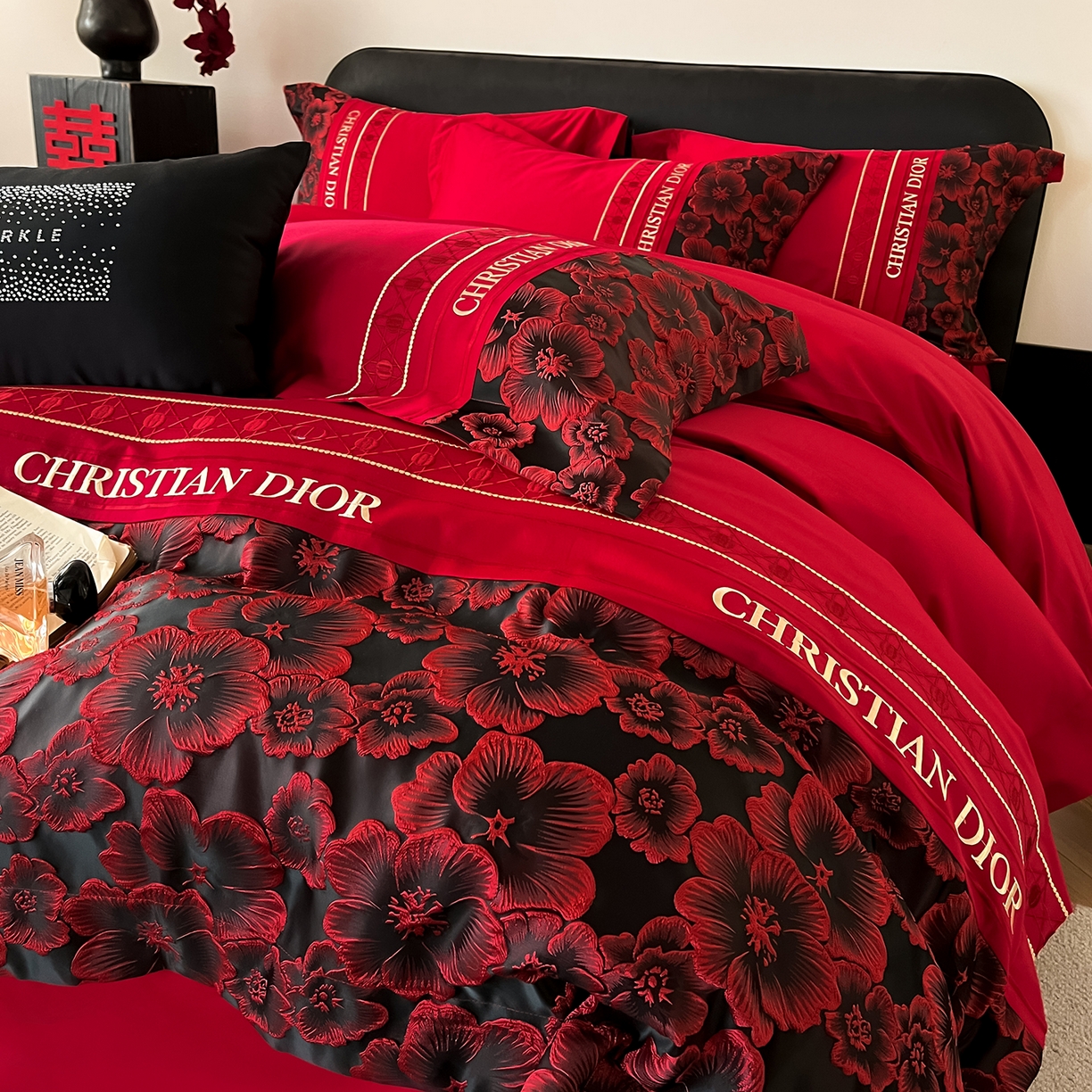 91家纺网 家纺一手货源 找家纺 置顶家纺 2026新款爱意亲肤提花刺绣婚庆系列四件套 点爱-大红