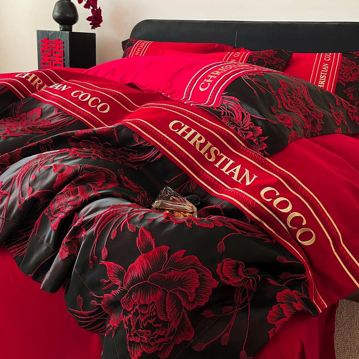 91家纺网 家纺一手货源 找家纺 置顶家纺 2026新款爱意亲肤提花刺绣婚庆系列四件套 爱意-大红