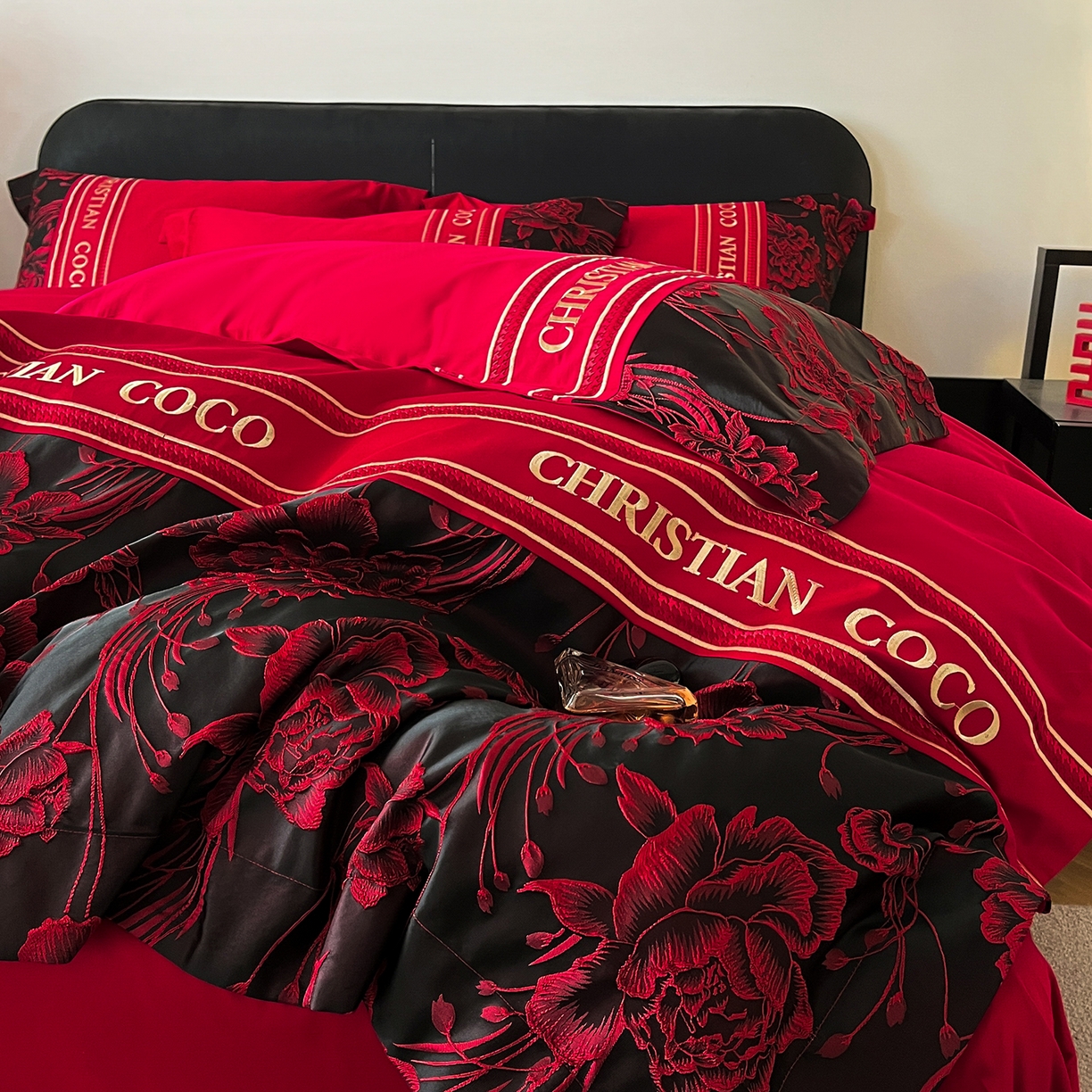 91家纺网 家纺一手货源 找家纺 置顶家纺 2026新款爱意亲肤提花刺绣婚庆系列四件套 爱意-大红