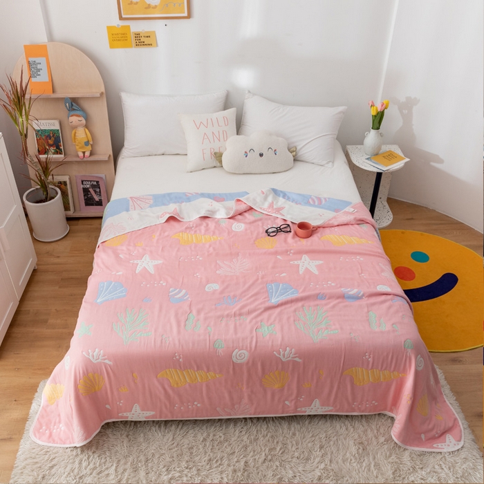 91家纺网 家纺一手货源 找家纺 朴尔家纺-毛巾被 2026新款卡漫风格全棉六层纱毛巾被 海底世界-粉