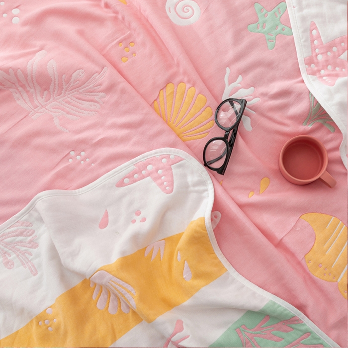 91家纺网 家纺一手货源 找家纺 朴尔家纺-毛巾被 2026新款卡漫风格全棉六层纱毛巾被 海底世界-粉