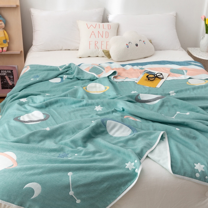 91家纺网 家纺一手货源 找家纺 朴尔家纺-毛巾被 2026新款卡漫风格全棉六层纱毛巾被 浩瀚宇宙-绿