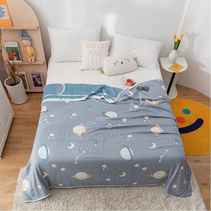 91家纺网 家纺一手货源 找家纺 朴尔家纺-毛巾被 2026新款卡漫风格全棉六层纱毛巾被 浩瀚宇宙-兰