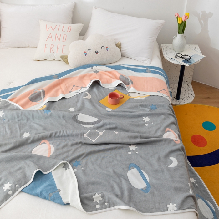 91家纺网 家纺一手货源 找家纺 朴尔家纺-毛巾被 2026新款卡漫风格全棉六层纱毛巾被 浩瀚宇宙-灰