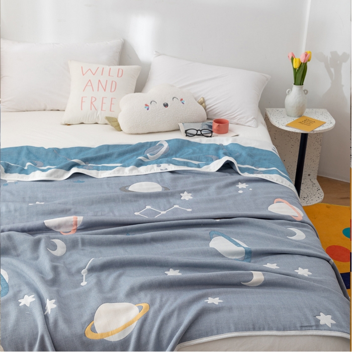 91家纺网 家纺一手货源 找家纺 朴尔家纺-毛巾被 2026新款卡漫风格全棉六层纱毛巾被 浩瀚宇宙-兰