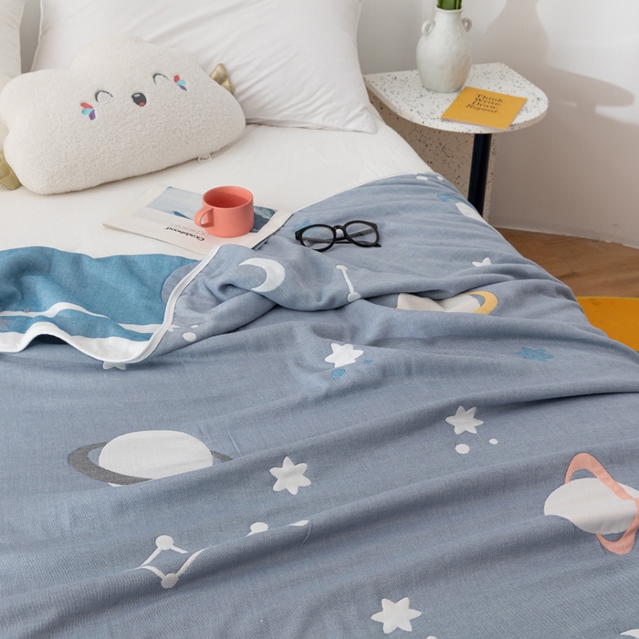 91家纺网 家纺一手货源 找家纺 朴尔家纺-毛巾被 2026新款卡漫风格全棉六层纱毛巾被 浩瀚宇宙-兰