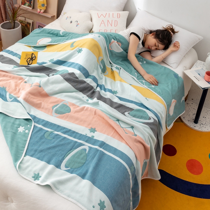 91家纺网 家纺一手货源 找家纺 朴尔家纺-毛巾被 2026新款卡漫风格全棉六层纱毛巾被 浩瀚宇宙-绿