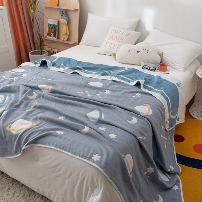 91家纺网 家纺一手货源 找家纺 朴尔家纺-毛巾被 2026新款卡漫风格全棉六层纱毛巾被 浩瀚宇宙-兰