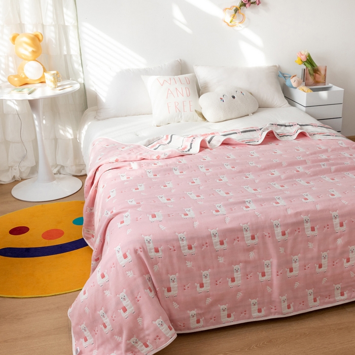 91家纺网 家纺一手货源 找家纺 朴尔家纺-毛巾被 2026新款卡通系全棉六层纱毛巾被 欢乐羊驼-粉